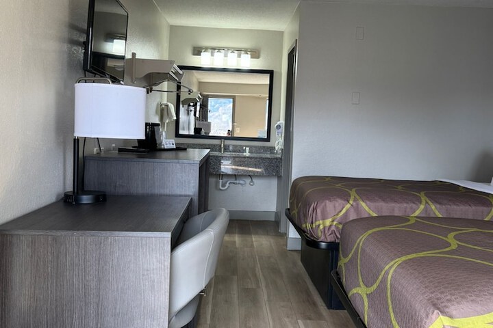 1 King Bed (7 of 7)