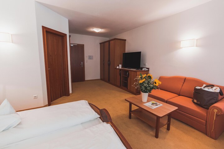 Room 7 of 61