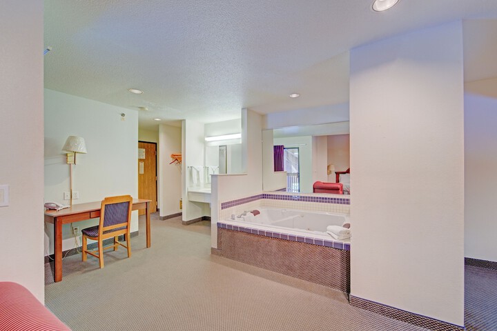 Hot Tub 44 of 56