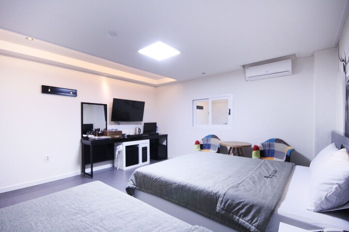 Room 20 of 28