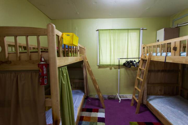 Room 17 of 28
