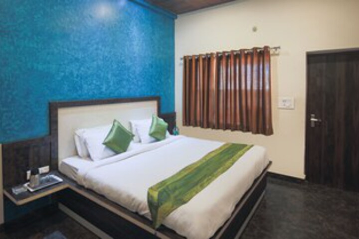 Room 15 of 33