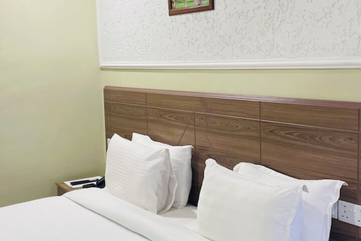 Room 7 of 121