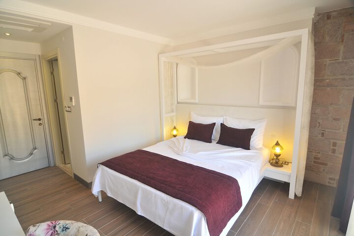 Room 8 of 73