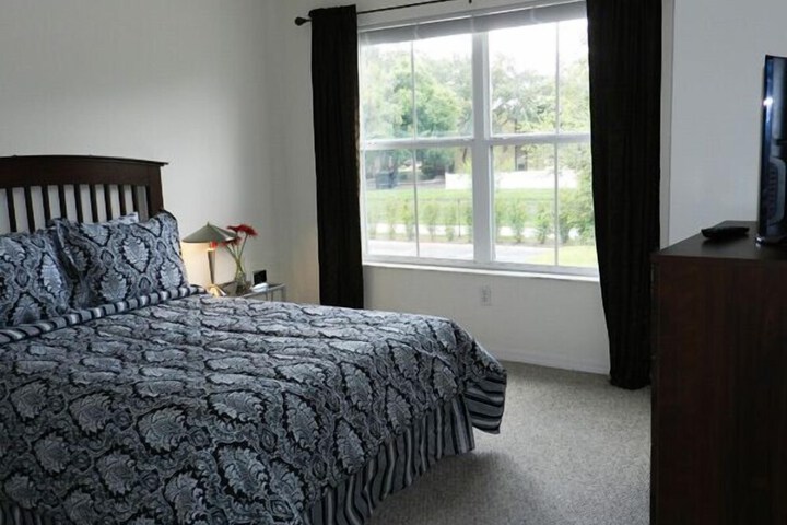 Room 4 of 16