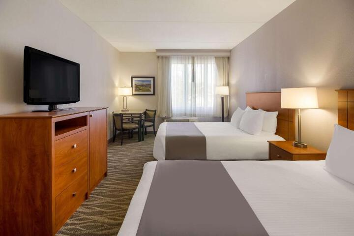 1 Queen Bed First Floor Microwave and Refrigerator WiFi Full Breakfast (21 of 25)