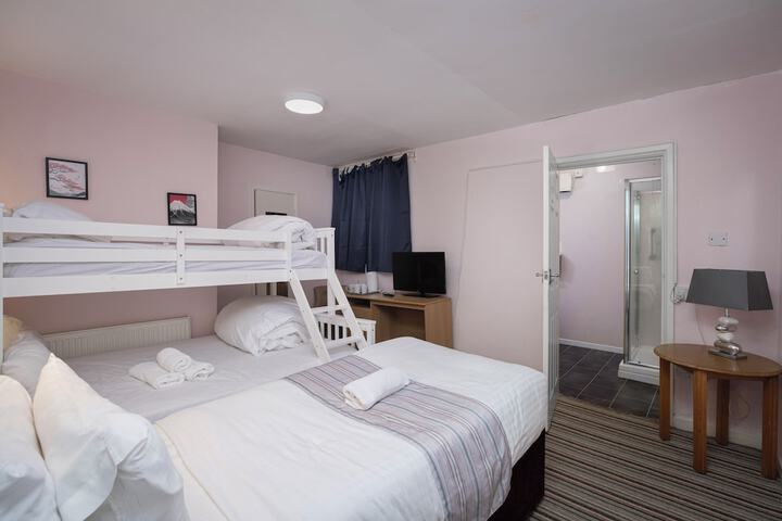 Room 32 of 91