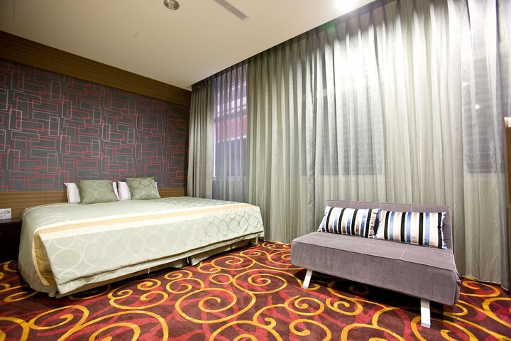 Room 12 of 64