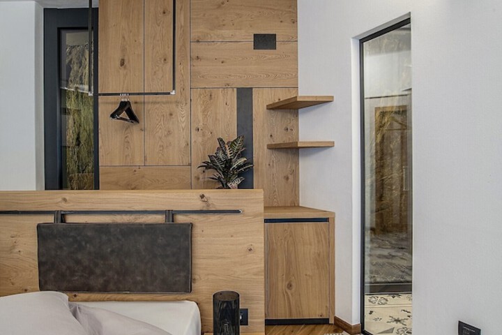 Room 2 of 31