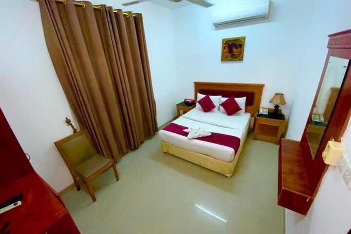 Room 13 of 30