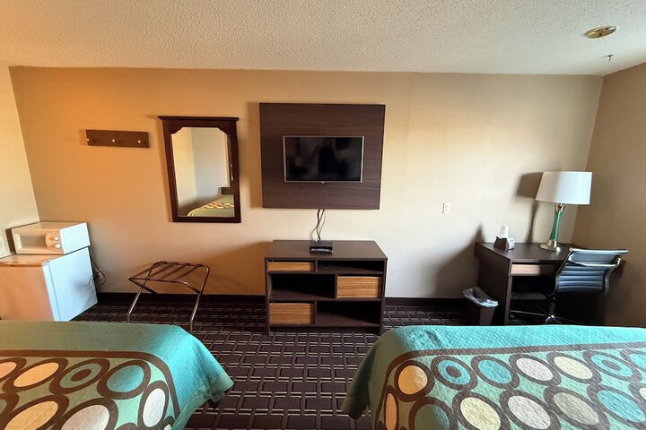 Standard Queen Bed Accessible (4 of 18)