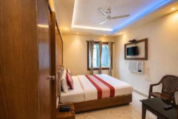 Room 12 of 15