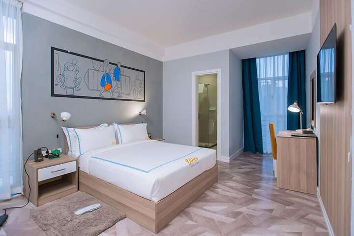 Room 6 of 33