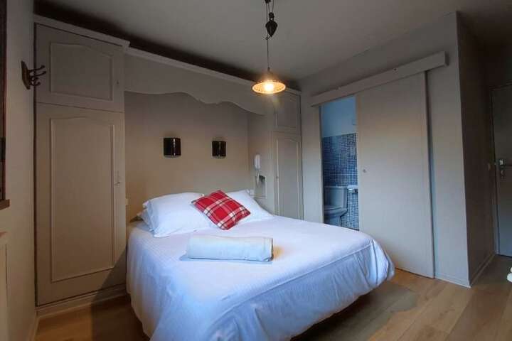 Room 16 of 43
