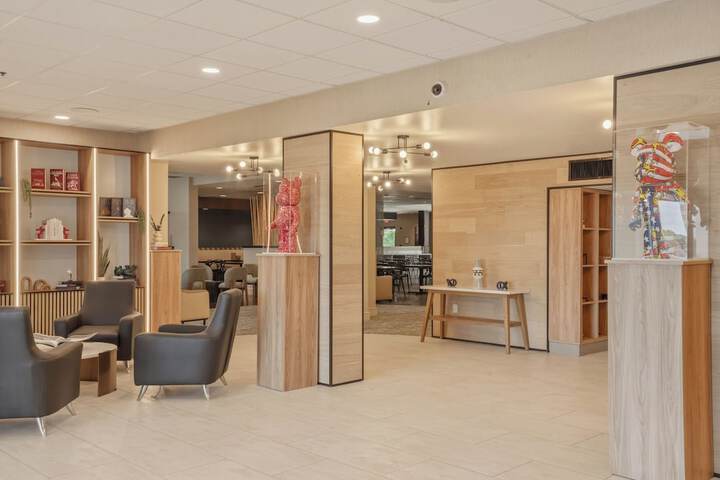 Hotel Lobby