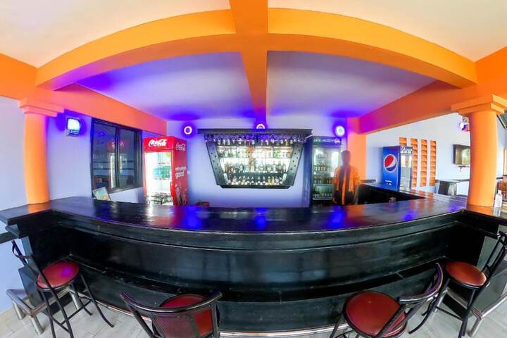 Lounge 19 of 35