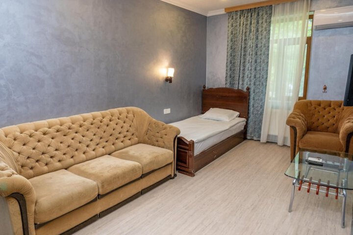 Room 11 of 22