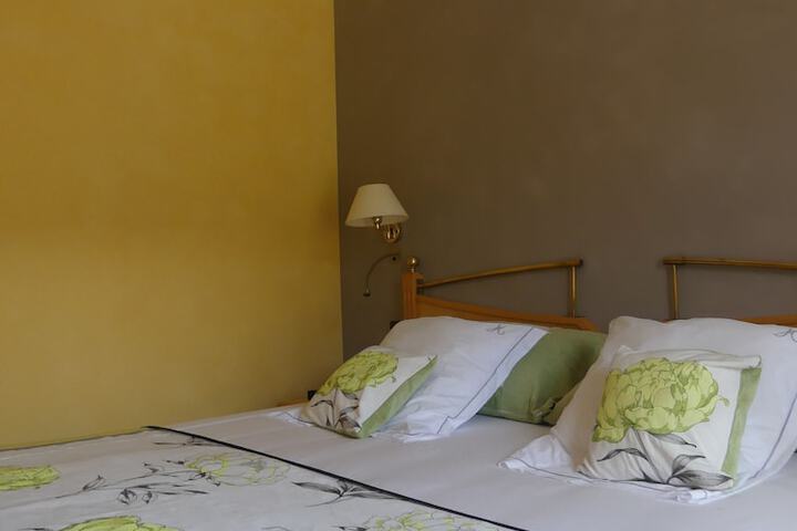 Room 8 of 32