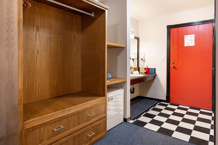 Room 10 of 56