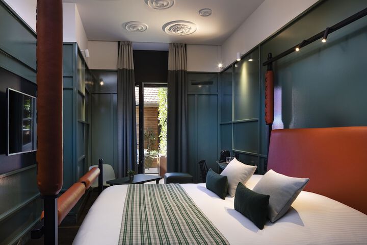 Room 16 of 100