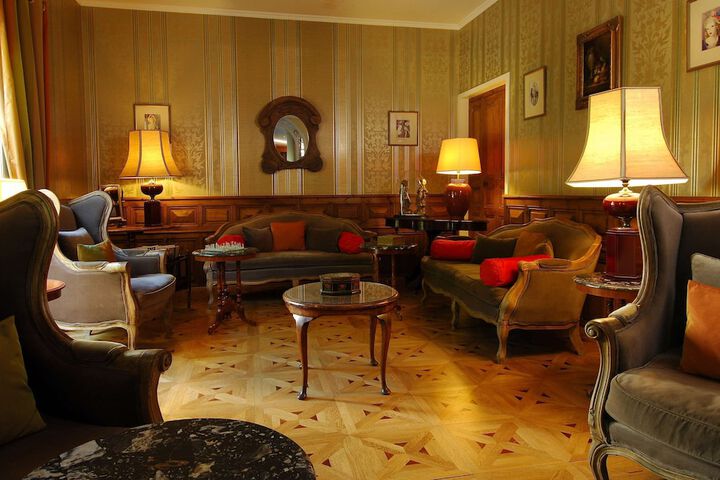 Lounge 48 of 60