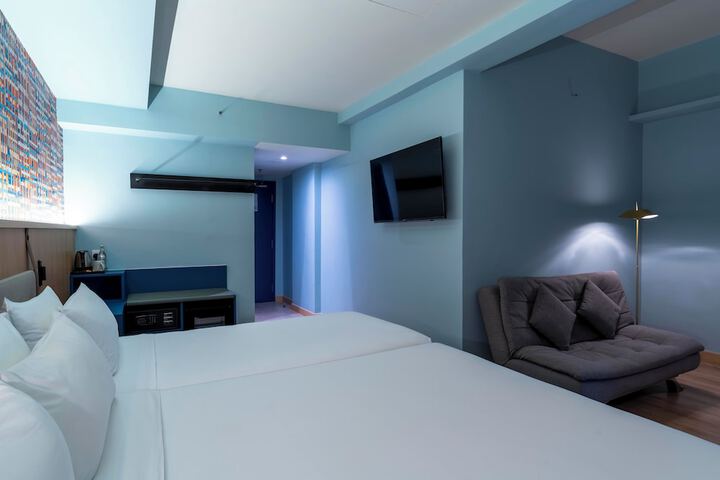 Room 11 of 27