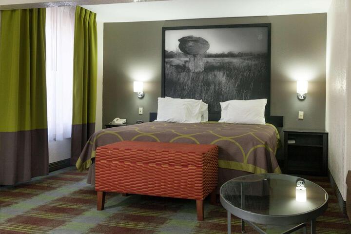 1 King Bed (8 of 17)