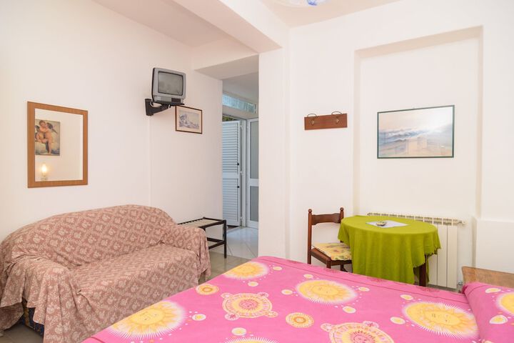 Room 10 of 73