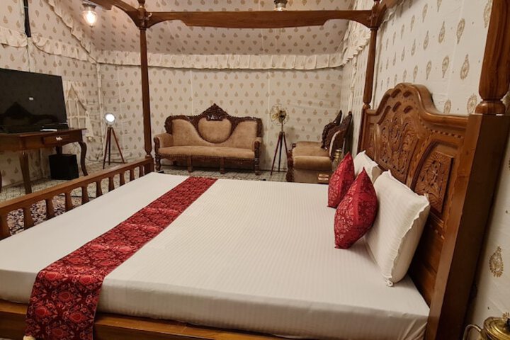 Room 9 of 23