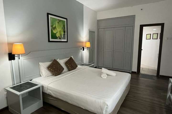 Room 118 of 650