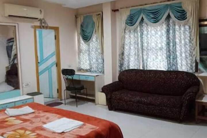 Room 5 of 15
