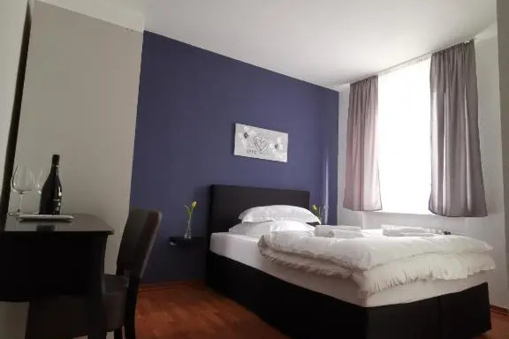 Room 3 of 9