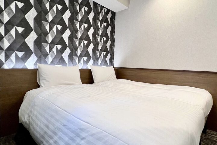 Room 4 of 25