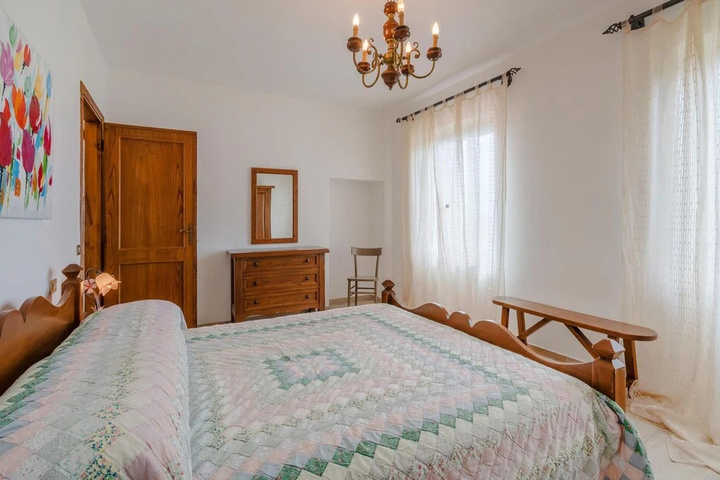 Room 5 of 18