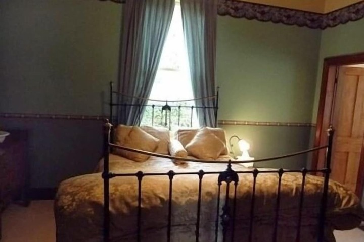 Room 8 of 27