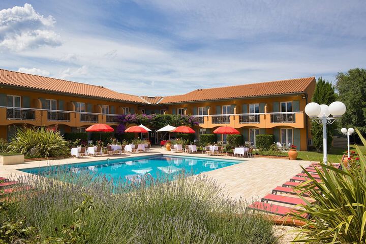 Pools & Facilities