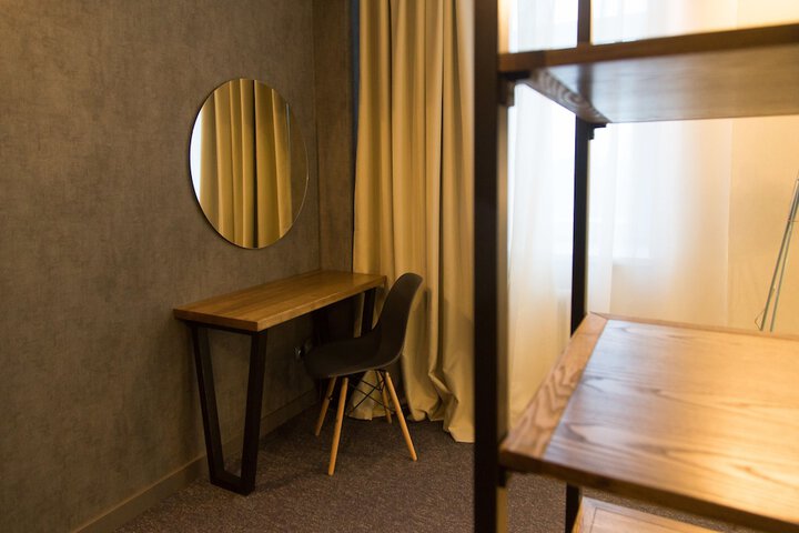 Room 22 of 102