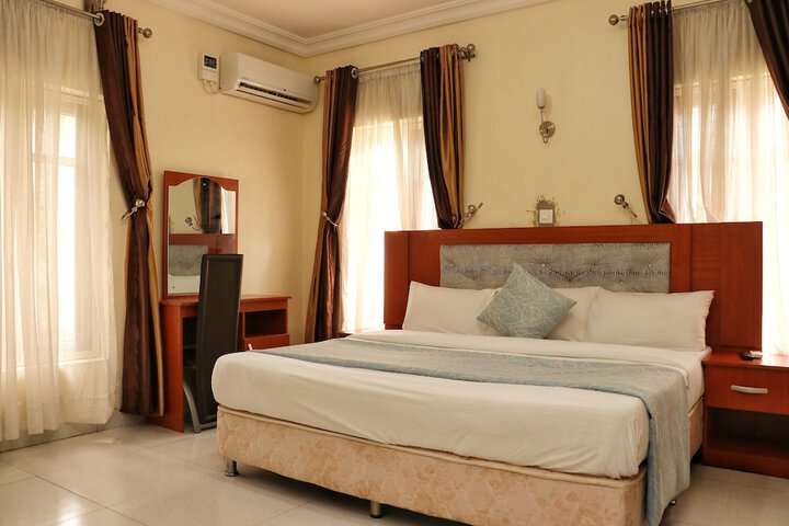 Room 13 of 40