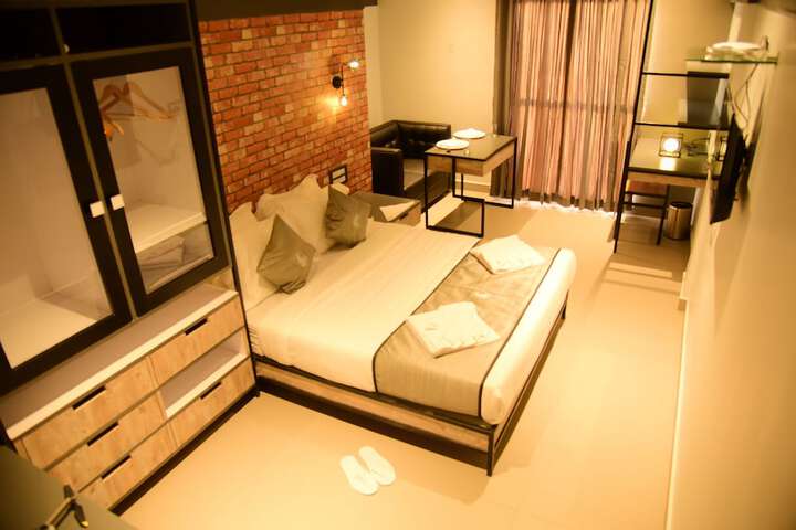 Room 4 of 41