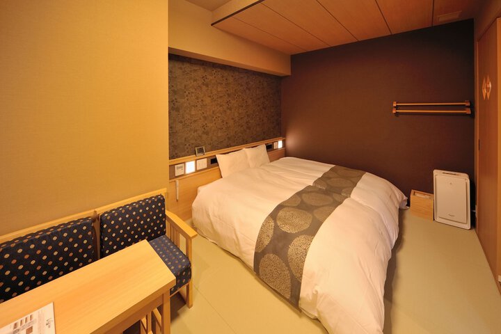 Room 18 of 110