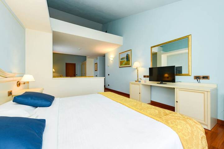 Room 33 of 66