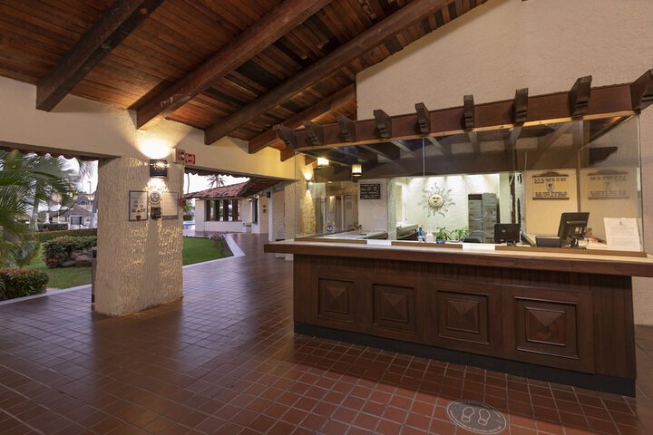 Entrance & Lobby