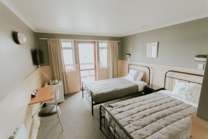 Room 12 of 50