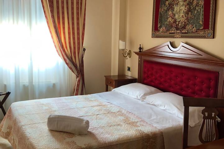 Room 10 of 85