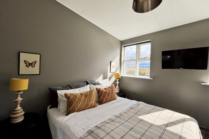 Room 35 of 64