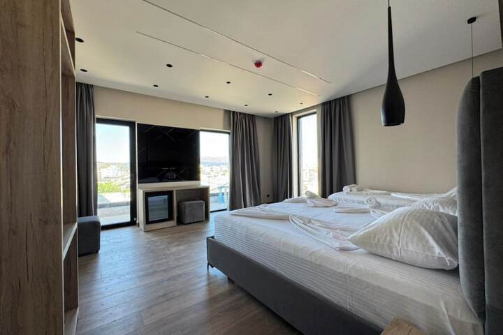Room 8 of 85