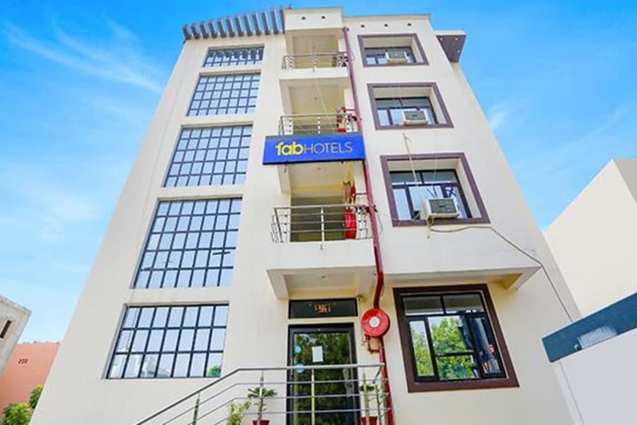 Fabhotel Lily Grand