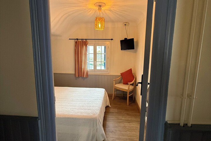 Room 9 of 27