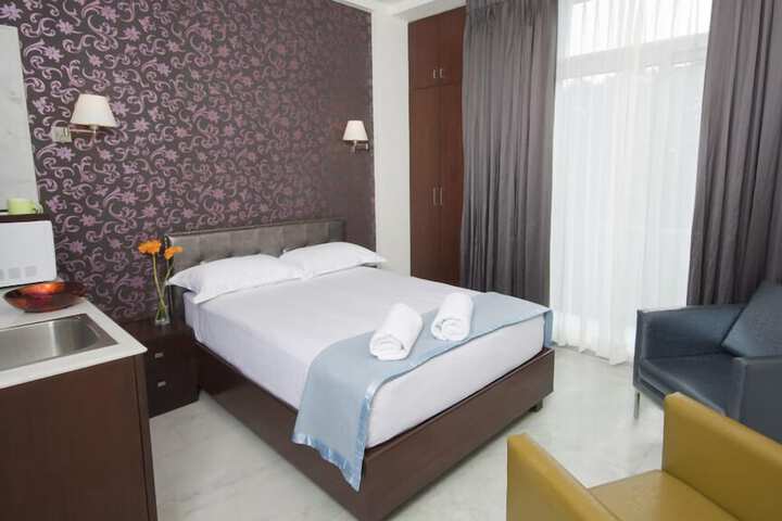 Room 4 of 12