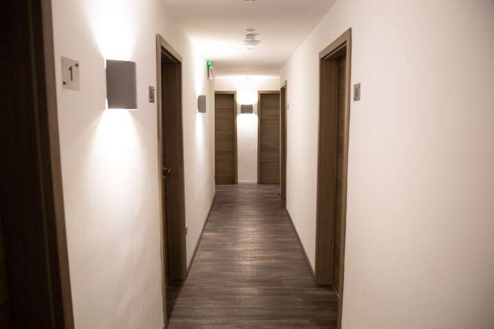 Ballroom/Hall 17 of 19
